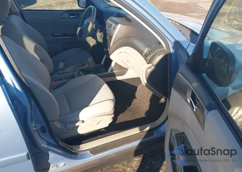 2012 Subaru Forester 2.5X Premium z USA, uszkodzony, nr VIN JF2SHADC0CH427861